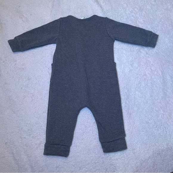 GAP Dark Gray Kids One Piece Bodysuit - Picture 4 of 7